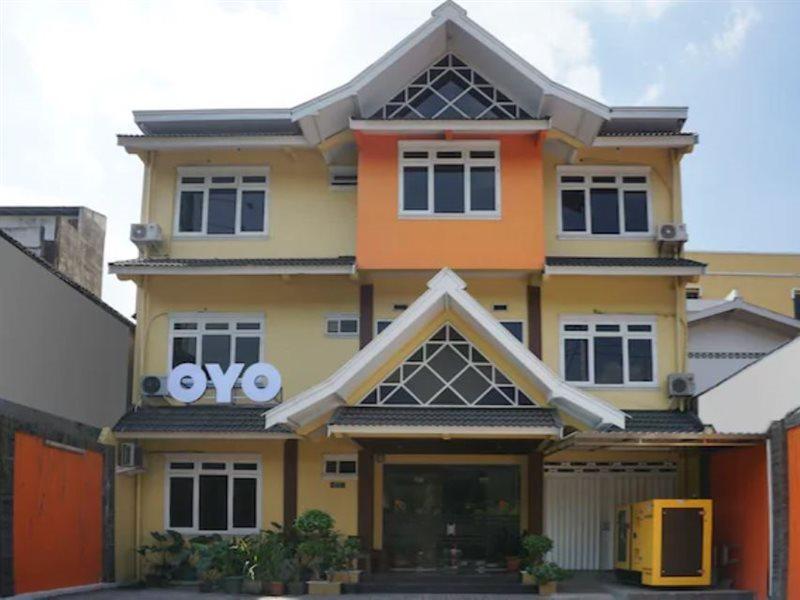 Urbanview Hotel Pondok Anggun Yogyakarta By Reddoorz Maguwo Ngoại thất bức ảnh
