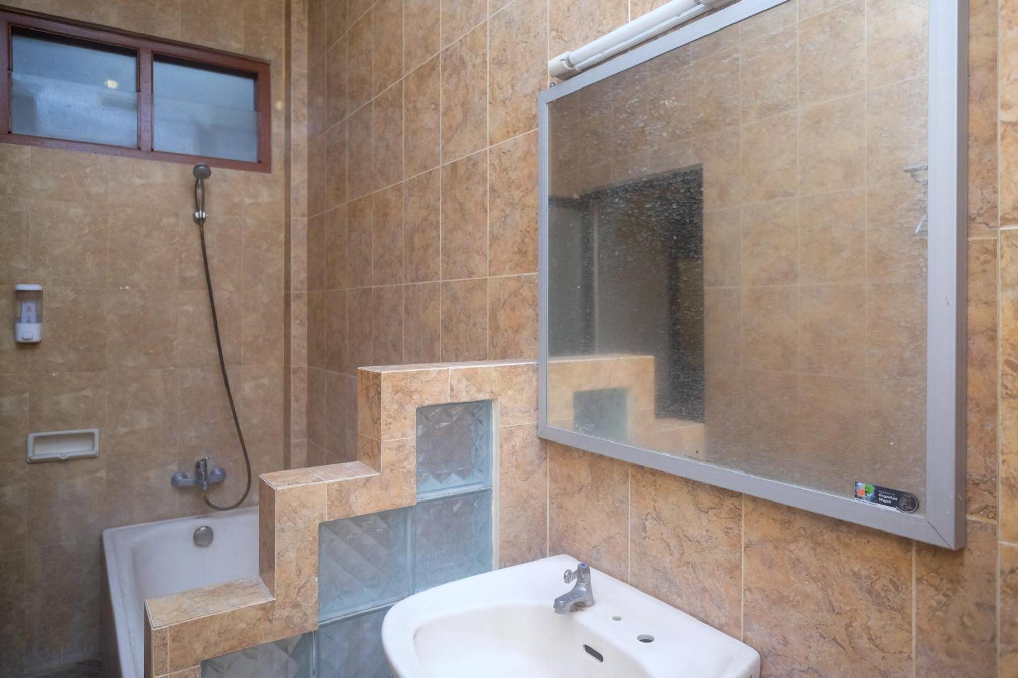 Urbanview Hotel Pondok Anggun Yogyakarta By Reddoorz Maguwo Ngoại thất bức ảnh