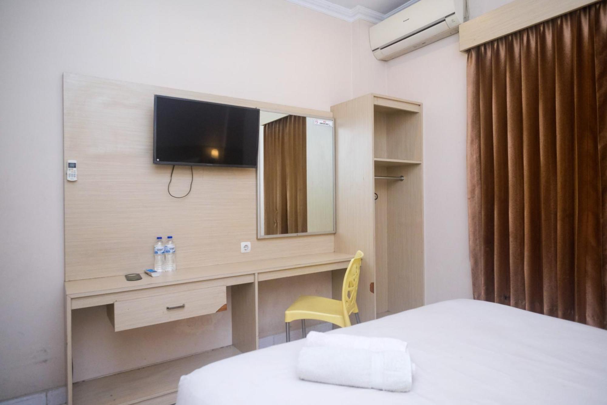 Urbanview Hotel Pondok Anggun Yogyakarta By Reddoorz Maguwo Ngoại thất bức ảnh