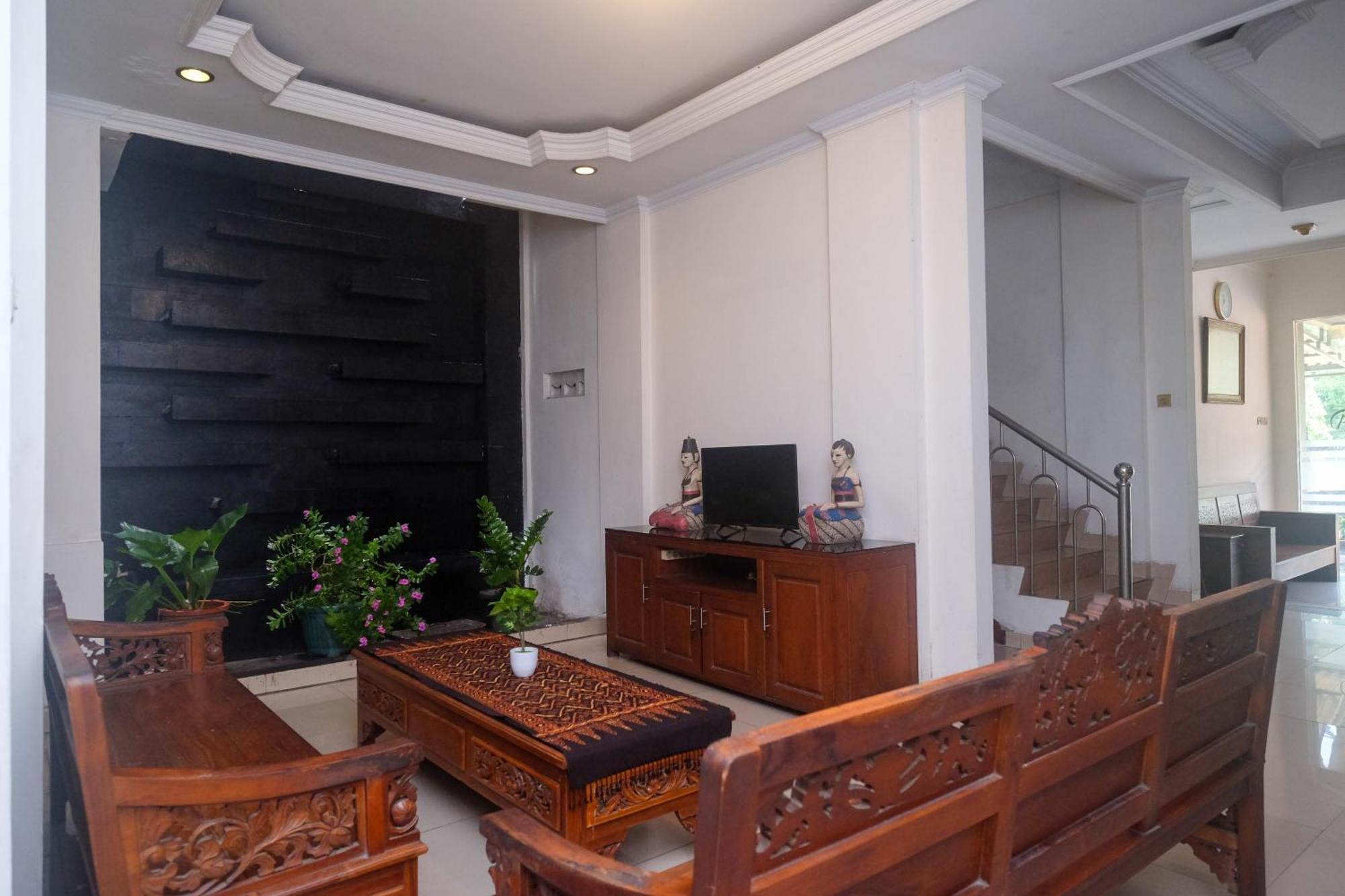 Urbanview Hotel Pondok Anggun Yogyakarta By Reddoorz Maguwo Ngoại thất bức ảnh