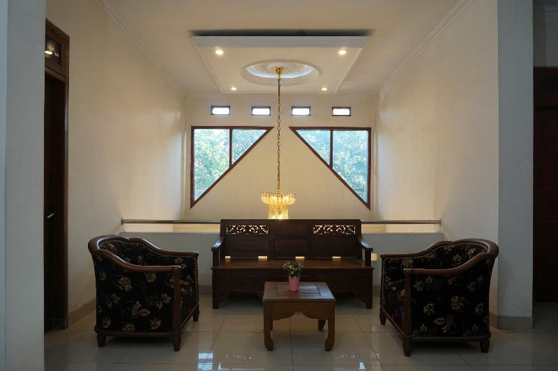 Urbanview Hotel Pondok Anggun Yogyakarta By Reddoorz Maguwo Ngoại thất bức ảnh